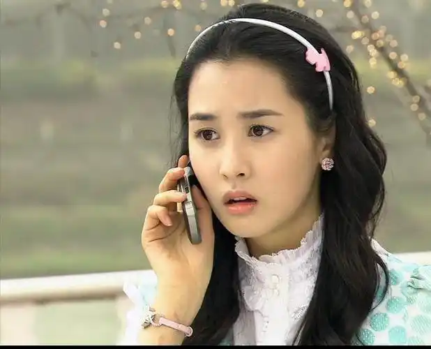 那时李多海就已整过容,但五官协调自然,丝毫看不出动刀痕迹,来中国