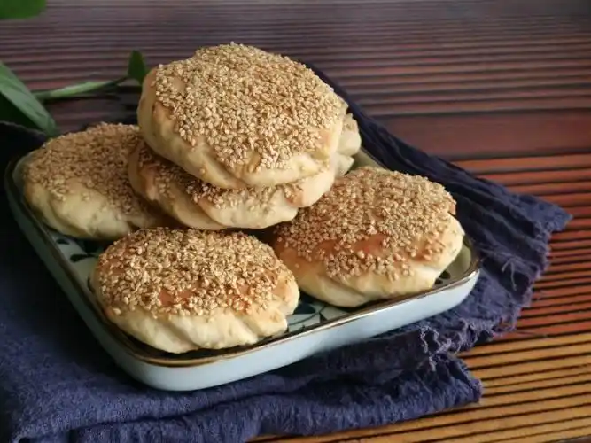 高炉烧饼,是河南,山东一带的传统面食.