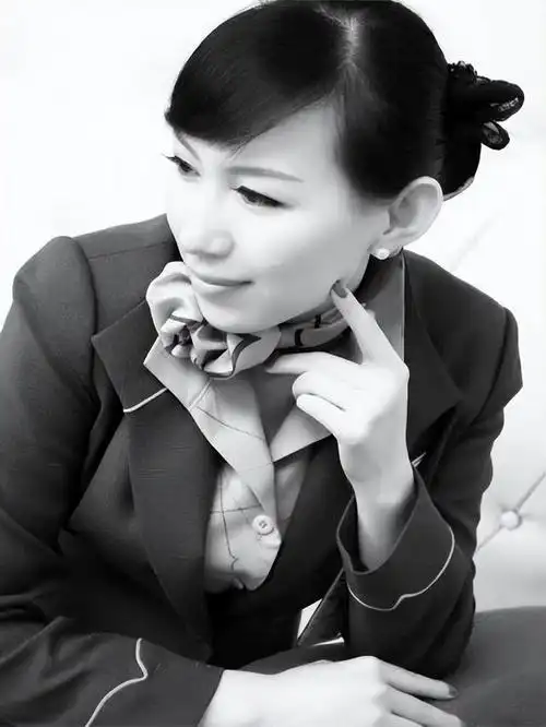 我,80后转型空姐,是曼谷有10套房的包租婆,也是600万榴莲园主