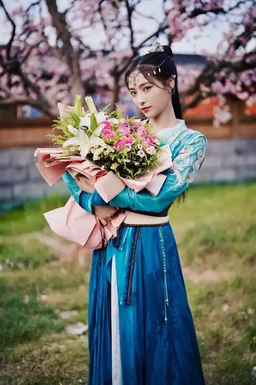 许佳琪幻乐森林双人海报森林环境氛围感拉满