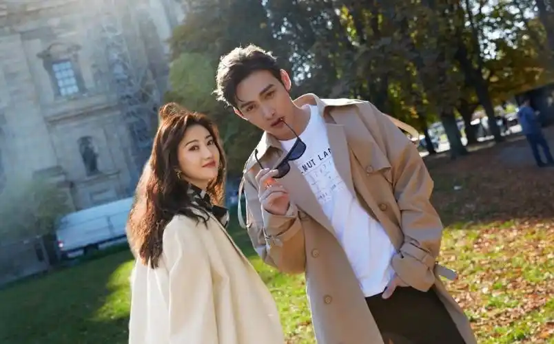 《快本》路透曝光,景甜张彬彬合体上班图火了!