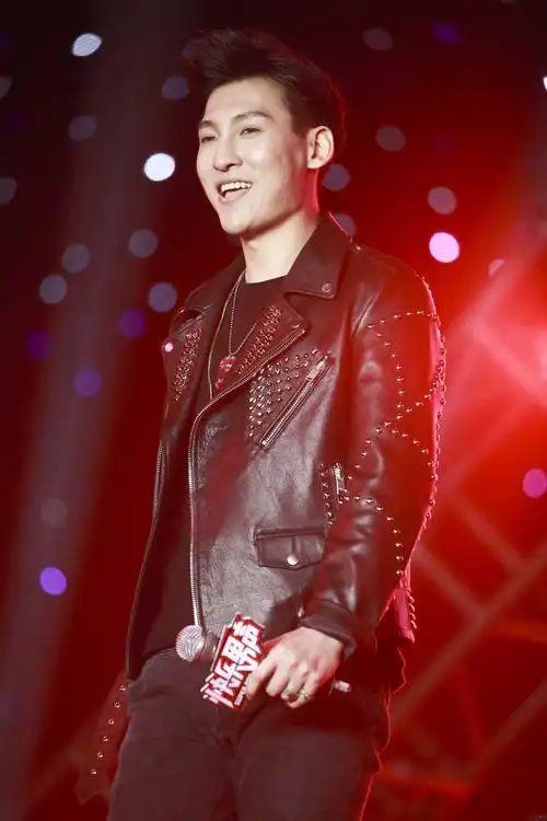 李艺彤袁雨桢组最美少女团 快男上演rap对决