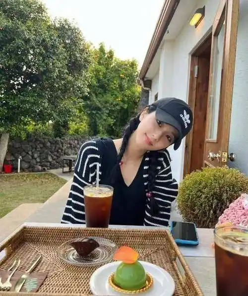 3. 减肥餐单当体重增加时,jisoo会严格控制饮食份量.