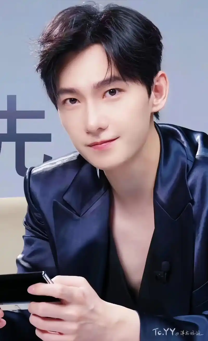 荣耀手机 今天保存的杨洋荣耀宣传图#杨洋荣耀90系列 #荣 - 抖音