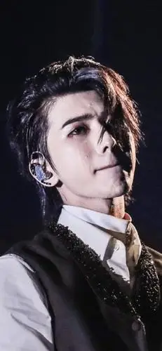 《时尚先生》及摄影师公开蔡徐坤演唱会新图 想珍藏坤坤哭与笑的每个