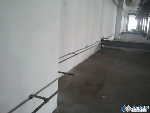 请教变配电室明敷一圈镀锌扁钢,是不是就算是规范说的等电位联结板了?