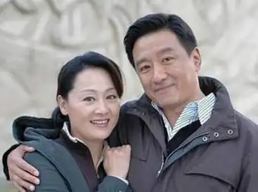 回顾演员王姬爱丈夫爱子女照顾残疾智障儿子28年却愧对母亲