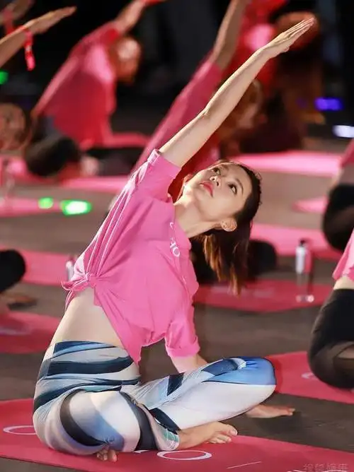 李沁瑜伽照片被曝光第4张性感撩人网友气质女神