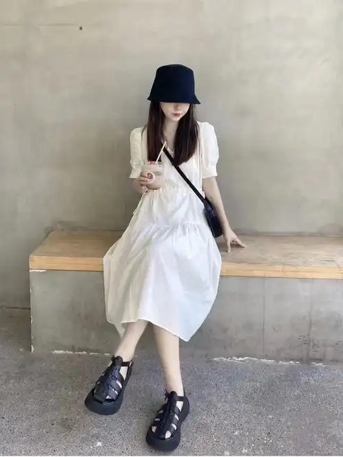 白裙子是什么意思,白裙子的意思(女人夏天穿小白裙搭配什么上衣和鞋子