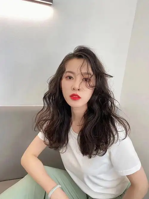 不仅可以显发量还很减龄喔~这款卷发既有甜美可爱的味道又有可森系可