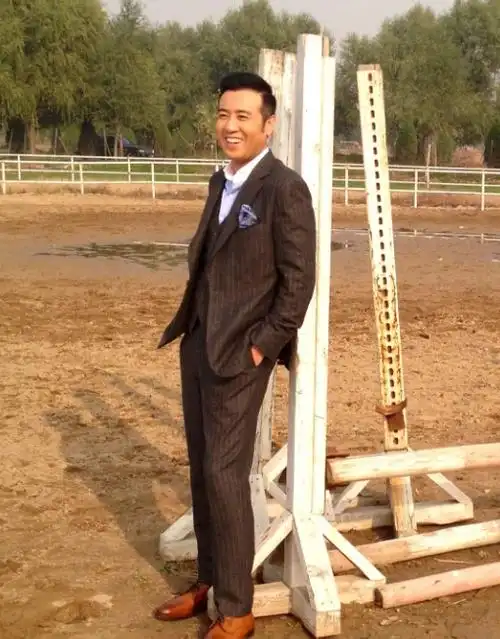 回顾演员于和伟我这辈子最正确的决定就是娶了一个平凡的妻子