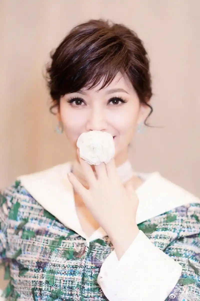 赵雅芝晒时尚大片魅力非凡_高清图集_新浪网