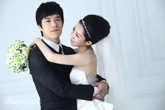 南非世界杯 文字头条 >> 正文     台湾流行乐团苏打绿电吉他手刘家凯