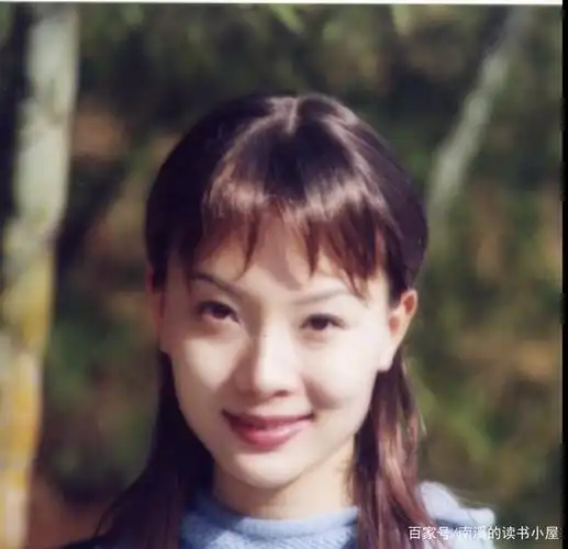 42岁陈数剪掉十年长发,变成波波头短发造型,年轻貌美