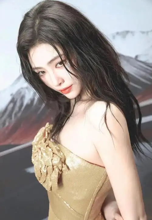 许佳琪怼着脸拍的魅惑