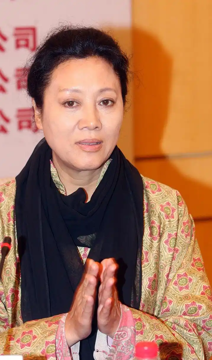 一级演员王丽云,直播带货时同时在线2w人,观众既不买东西,又不刷礼物