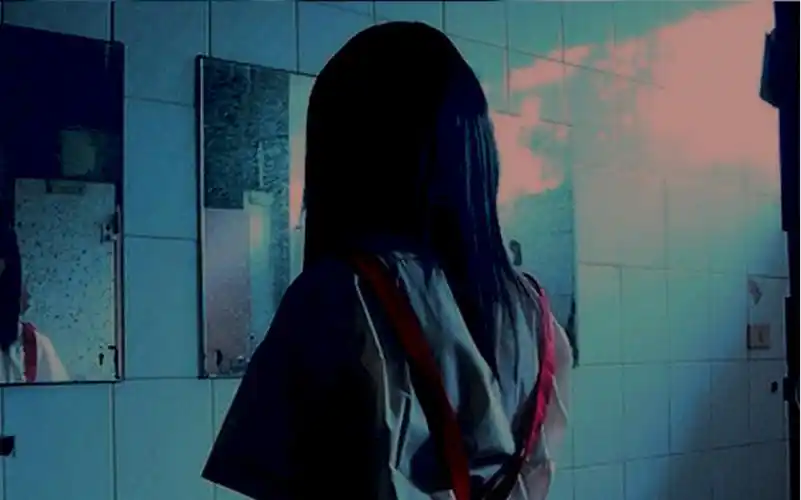 厕所里的鬼娃娃花子