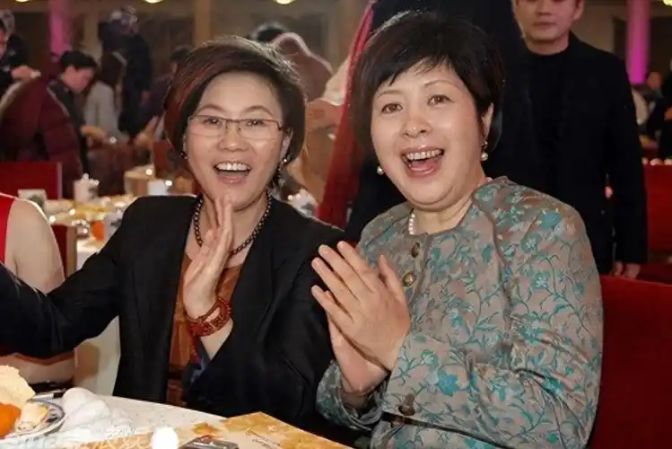 亲妈是制作人干妈是导演20年都捧不红的他却在改名后火了