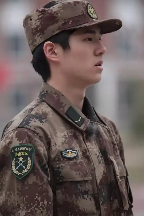 剧组杀青后,他又进入了《真正男子汉》拍摄周期,白天接受高压的体能