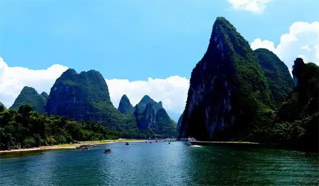 诗句中"桂林山水甲天下"的广西桂林到底是什么样的美景?