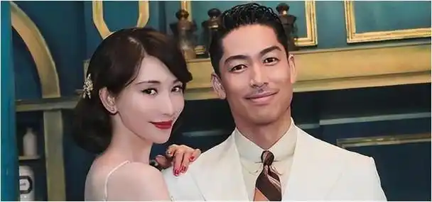 因为一旦她承认家暴或率先提出离婚,她将面临失去大部分资产,承担天价