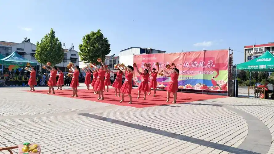 大青郢动起来舞出精彩广场舞队《中国大舞台》