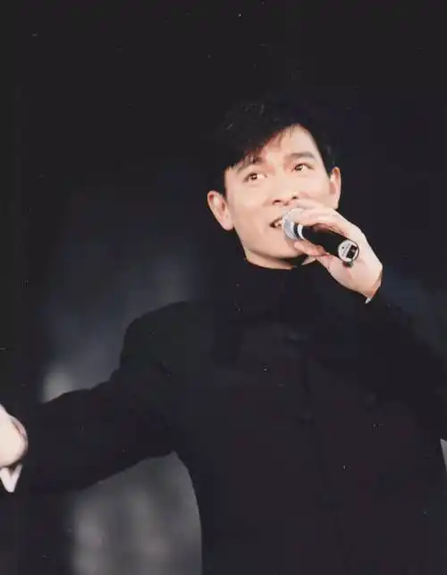 原创刘德华直播破亿出道40年他为何是顶级流量离不开这三点