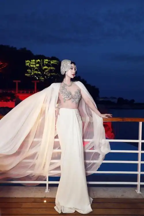 13年后,范冰冰再穿"龙袍",可惜事实证明,她再也回不去了|宅男部落