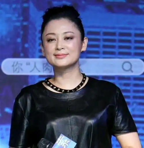 很容易脸大的女明星,辛芷蕾103斤的身体,120斤的脸.