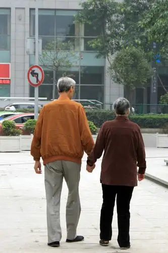 牵手 br /> 人生最大的幸福就是手牵手一起慢慢地变老.