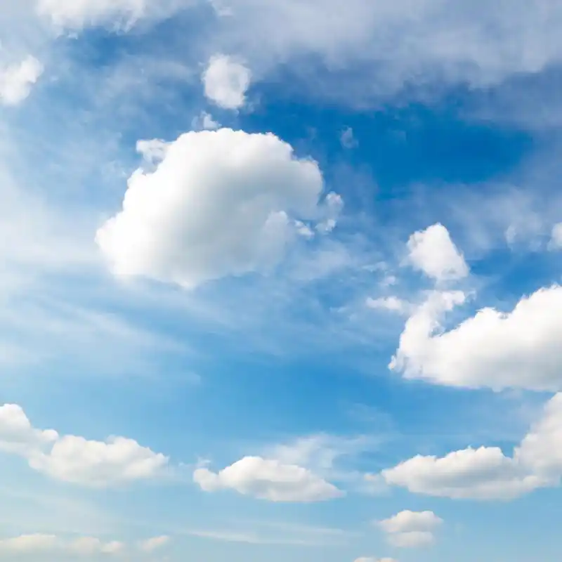 云团,云在蓝天的背景上