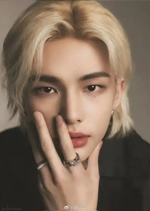 各代男爱豆颜值top3##黄铉辰