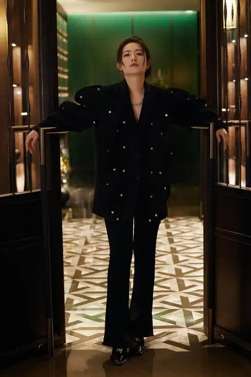 徐百慧酷飒出席索尼年会全新造型潮流感爆棚