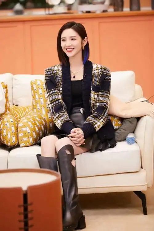 唐艺昕经典色系穿搭又帅又酷看似简单其实很高级