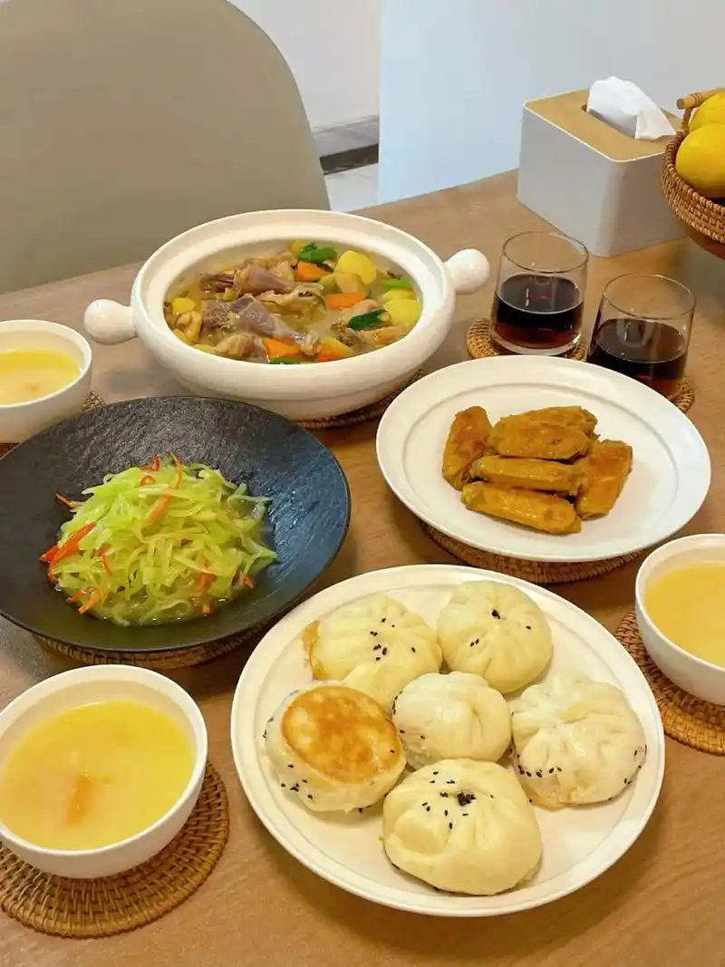 开饭啦9802煮一桌简简单单的家常菜."日落是免费的,春夏秋 - 抖音