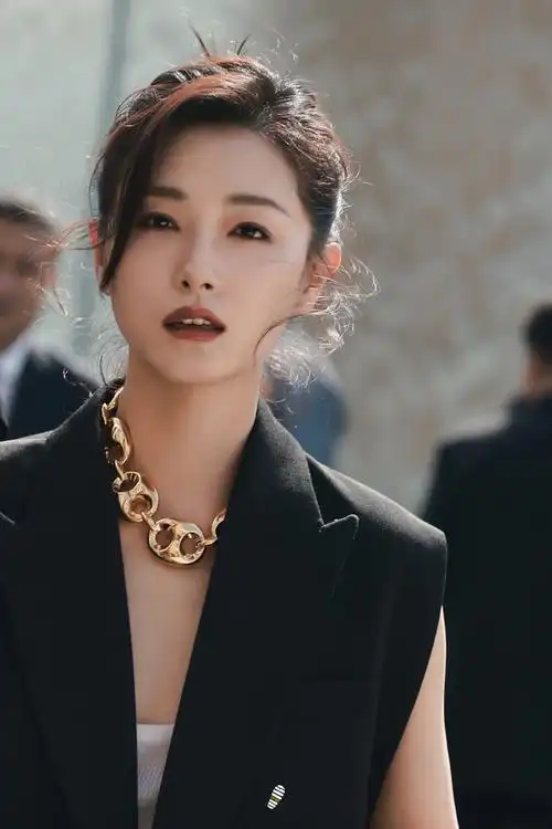 #万茜大佬出街造型##gucci晚宴出图#