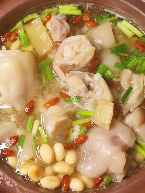 猪脚怎么炖才好吃(怎样炖猪脚才好吃)