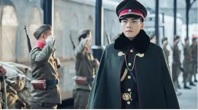 2018年,已经恢复单身多年的陈伟霆又有了新的恋情,巧合的是,新女友和