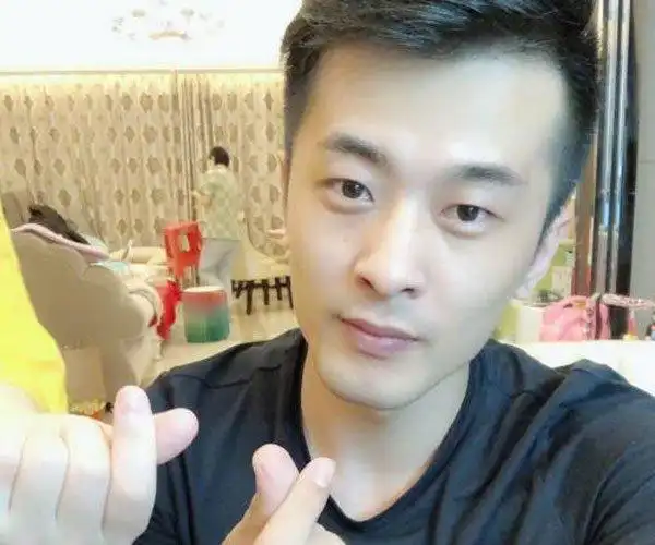 辛巴个人资料 草根逆袭大网红第一人