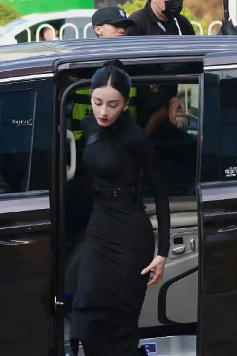 迪丽热巴刘宇宁穿黑衣服不告诉龚俊  #迪丽热巴刘宇宁侧颜路透