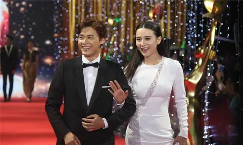 李易峰携手小宋佳萌萌哒