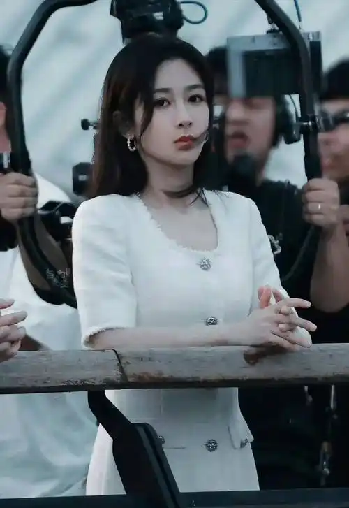 杨紫,许凯的同框路透,不得不说这身高差绝配,导演也太会选人了.