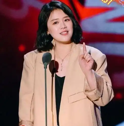 马思纯疑似怀孕身材发福肚大如箩被爆与张哲轩同居