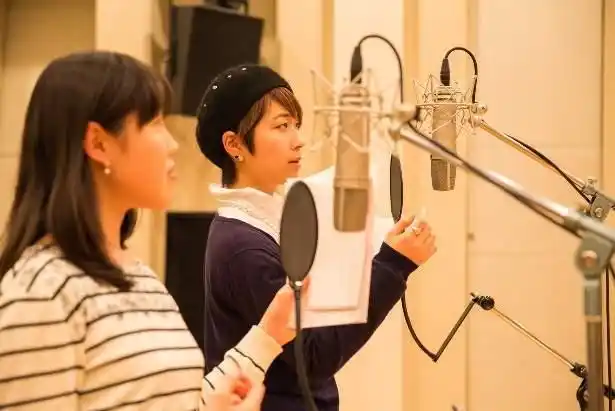 另一个原因是《辛普森家庭》的配音员们,即使是主角,通常也不只替一个