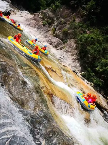 英山大别山龙潭峡漂流