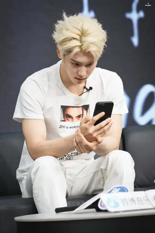 王子异[超话]##王子异新浪扫楼##今日星拍放送##王子异 古希腊展苘