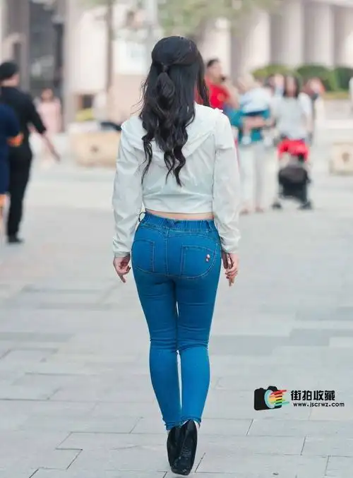 紧身牛仔迷人美女,饱满而坚挺的肉臀[9p]