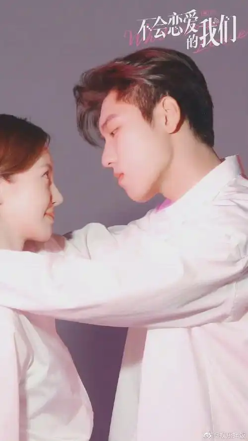 金晨王子异额头吻好甜##金晨王子异新剧海报拍摄花絮
