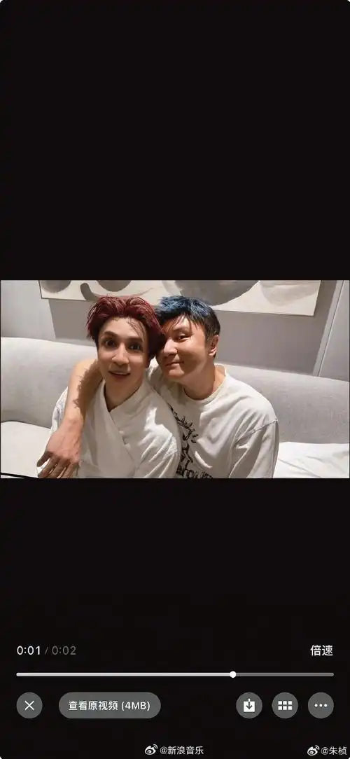 朱桢薛之谦合照