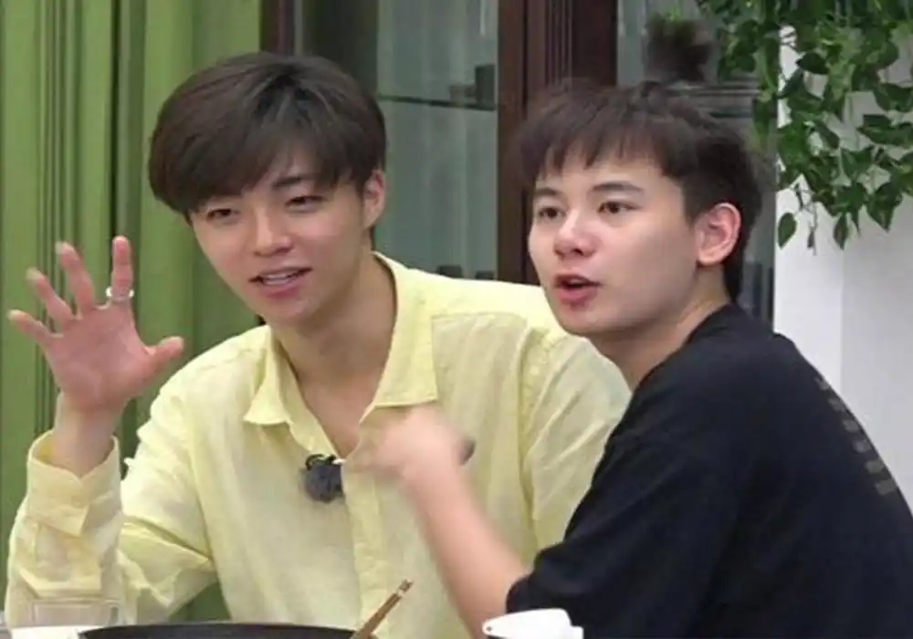 胡先煦和陈立农开撩,互飙土味情话,两个男孩子甜的不要不要的!